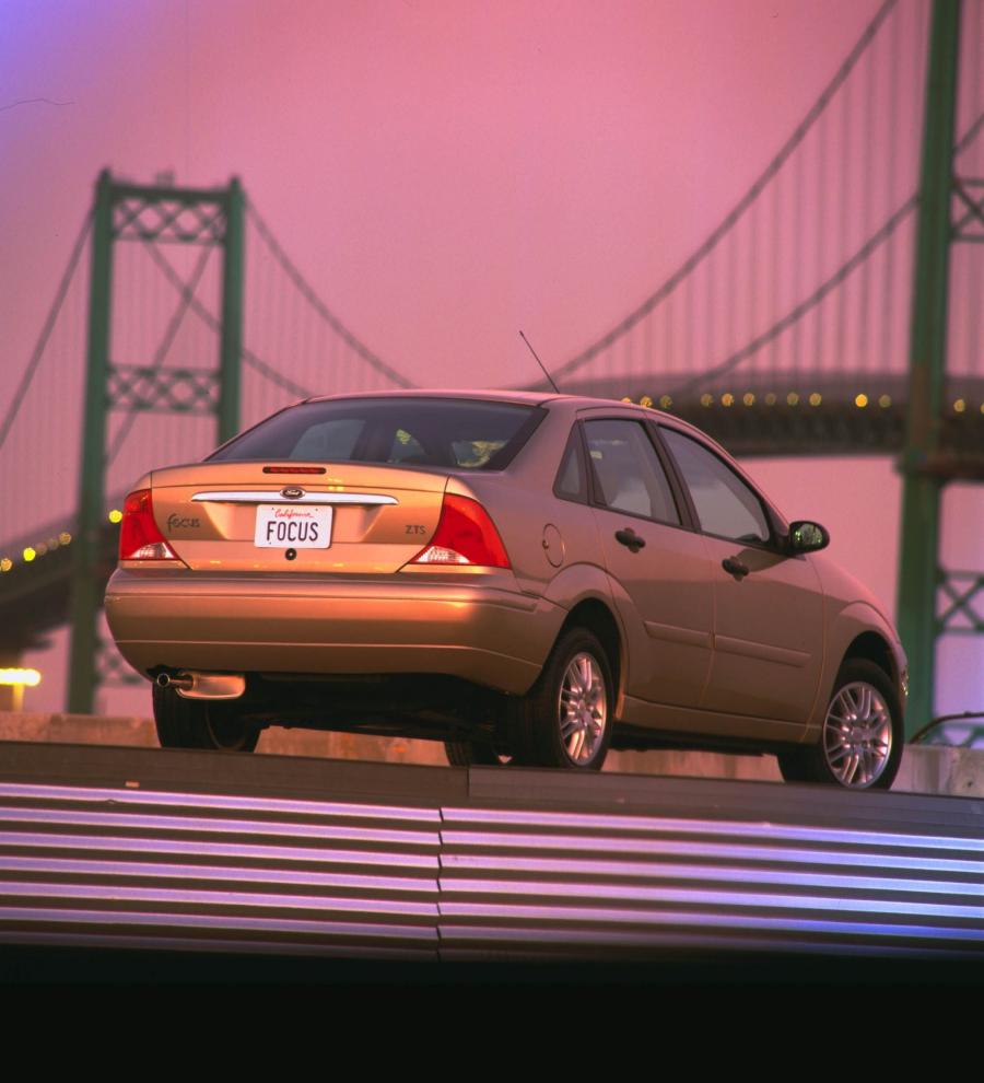  Ford Focus Saloon 1999 года  (фото 22 из 53)